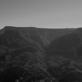 苗場山