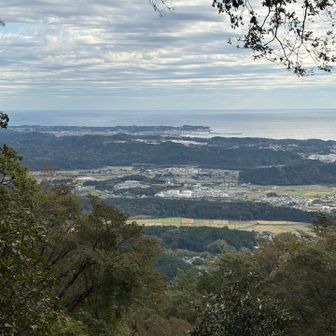 山頂から、大津港方面が望めます