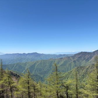 その右の南アルプス。個人的にはこちらが気になる（また行きたい）