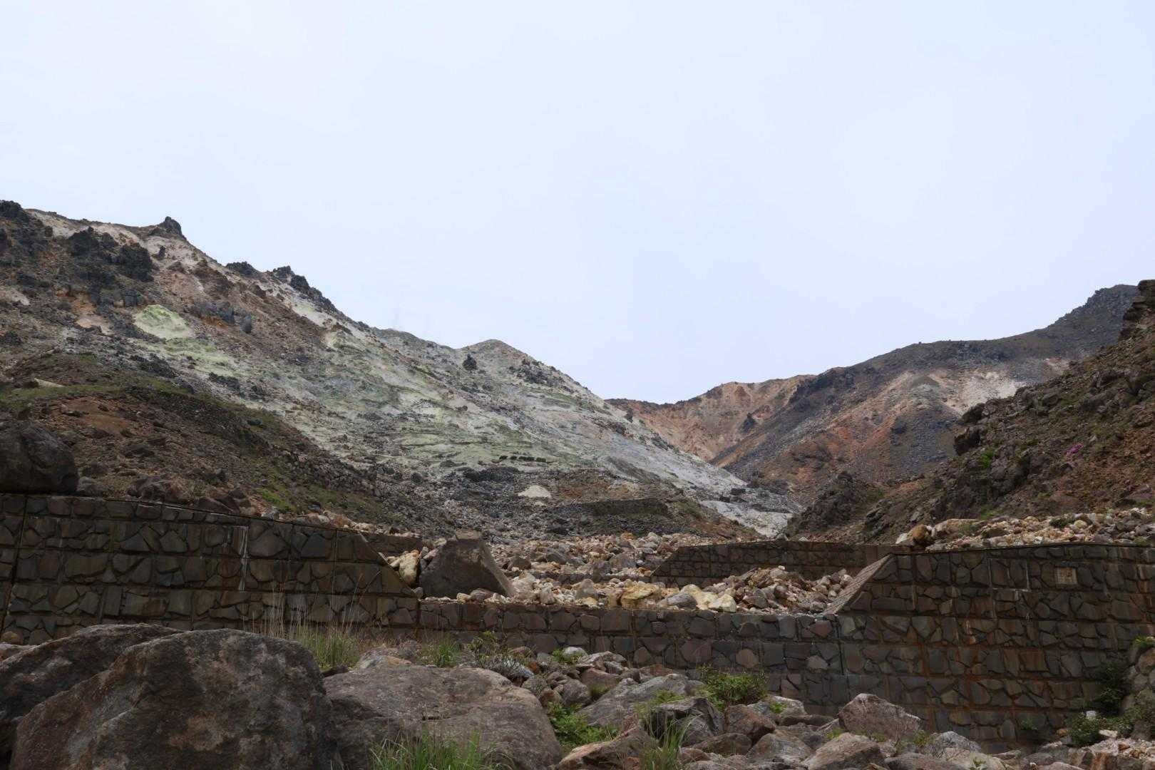 硫黄山は相変わらずの緑色🟩