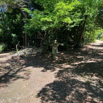 右から来たけど下山は左方面、京阪大谷駅に向かいます。