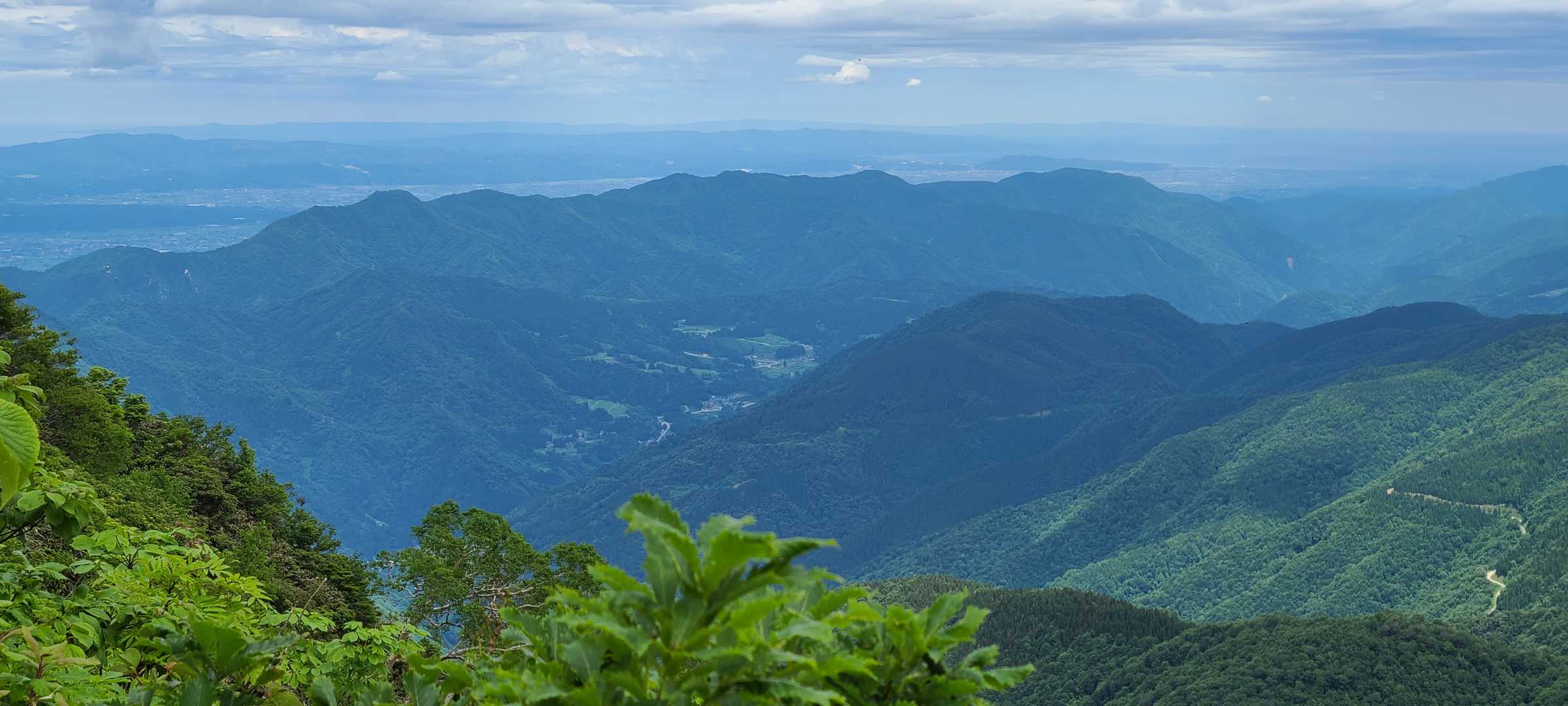 砺波アルプス全容✨
奥に富山湾も