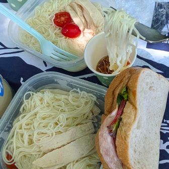 塀山ランチ
サンドイッチと素麺🥪🍜
うんま〜🎉