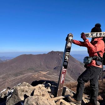 中岳到着　九州本土最高峰
顔隠れててちょうど良い🤣