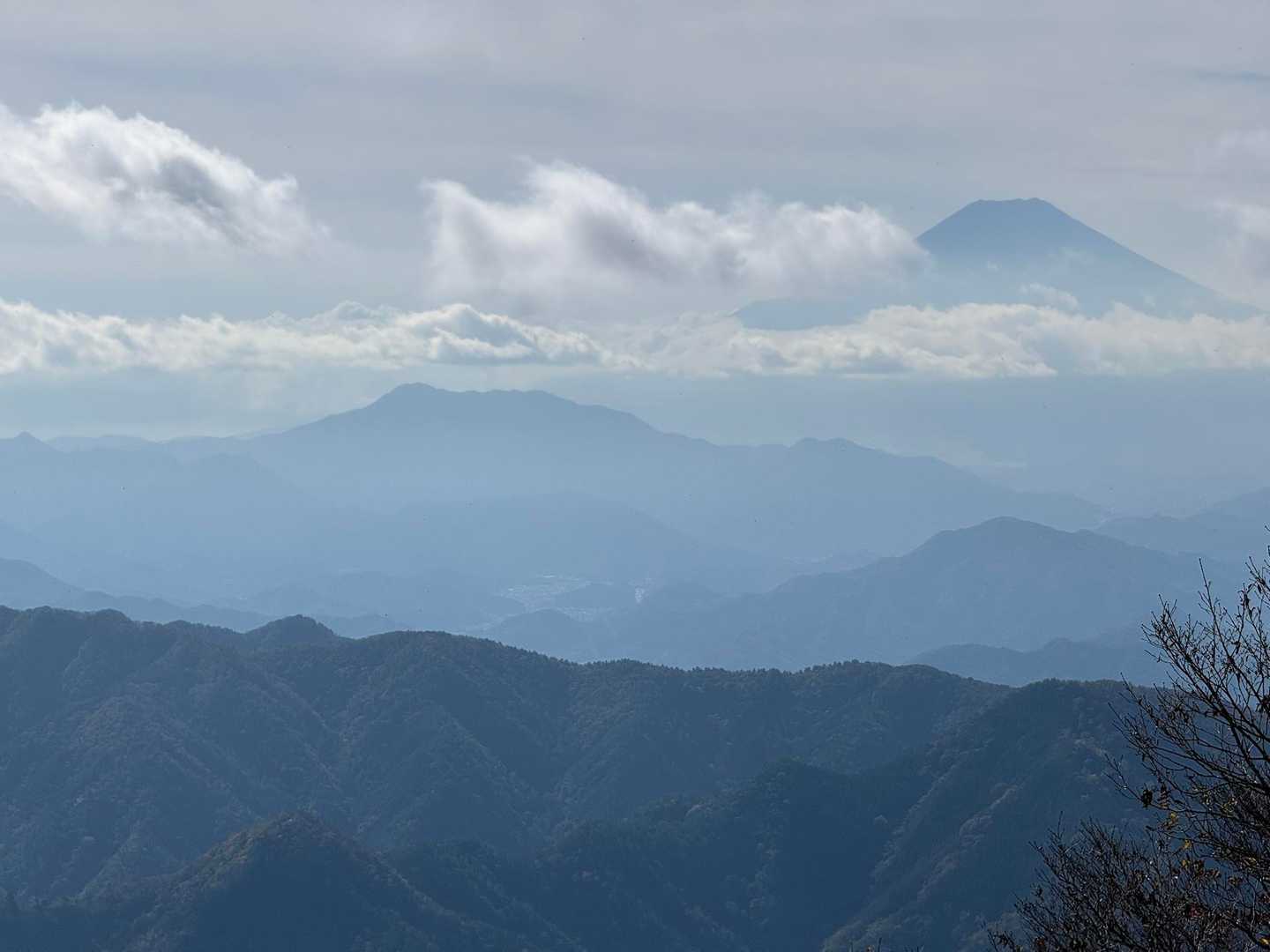 独標-入山峠-旧入山峠-鳥切場-栗ノ木沢ノ頭-醍醐丸-連行 縦走コースの写真
