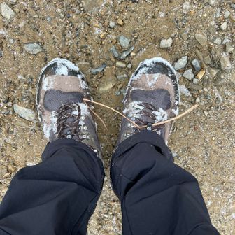 結局どこが道だったのか分からず
幼木の間を抜けて草をかき分けて
靴に何かついて雪にもまみれて
遭難したのかと本気で思う3歩手前だった（笑）
