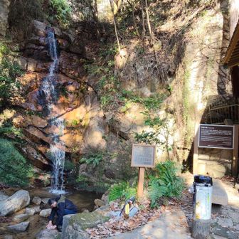 高座の滝、一瞥の後通過