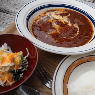 今日のランチは人気の『ビーフシチュー』😋💕

ご飯多いねって言いながらペロっと食べちゃった😋
