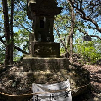 釜伏山到着。奥の院もあります