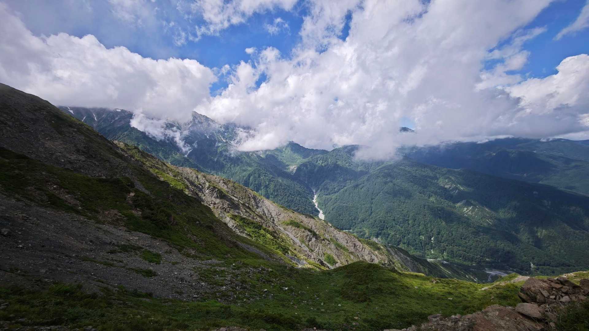 天狗の頭-不帰嶮-唐松岳-丸山ケルン-扇雪渓-八方池-八方 縦走コースの写真