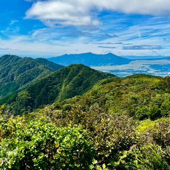 越前岳は真ん中？