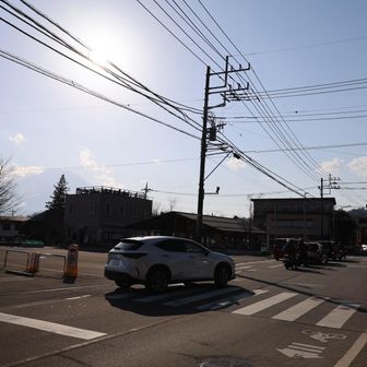 平野バス停近く
この日の交差点は交通量が多め