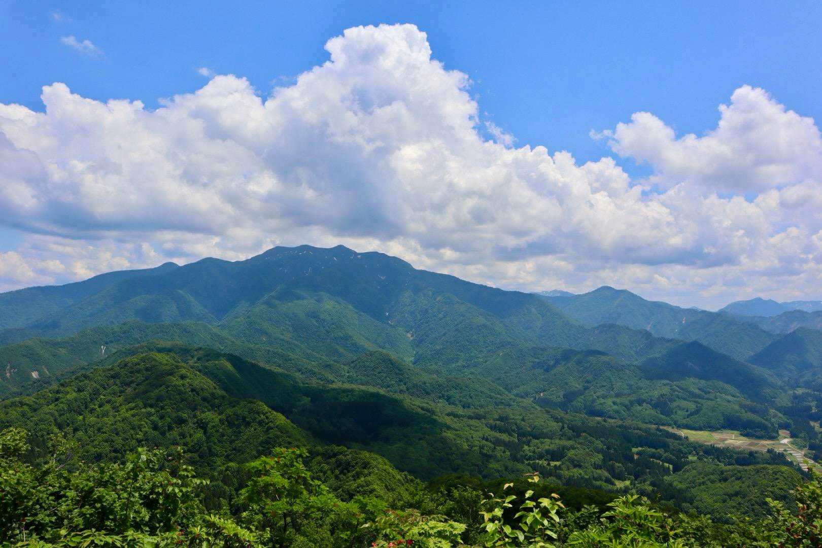 展望台から見る粟ヶ岳⛰️…
