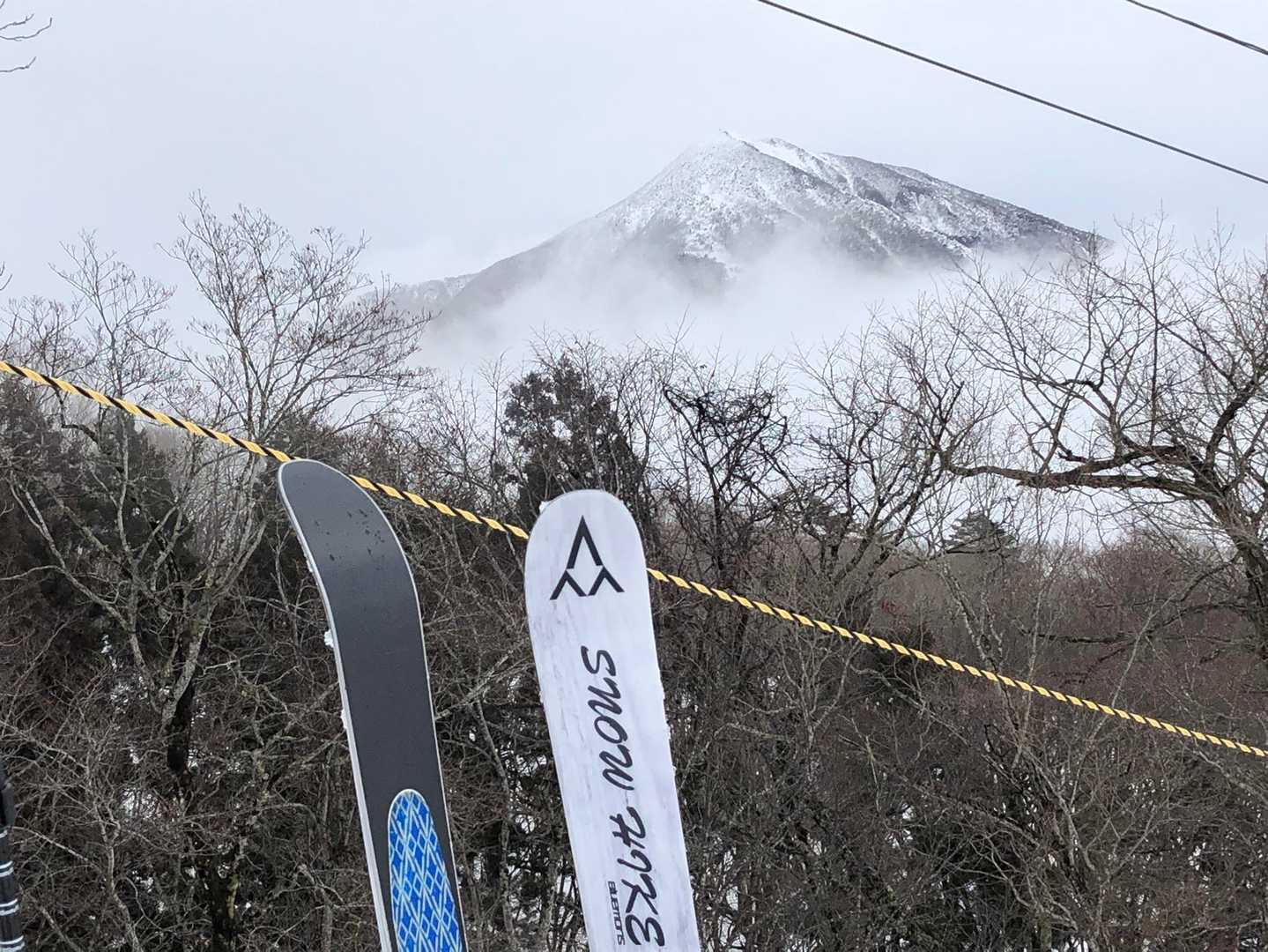初のブルーモリス スノーハイク⛷でアルツ磐梯スキー場を登って