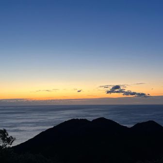 穏やかな水面に徐々に赤みが差し‼️