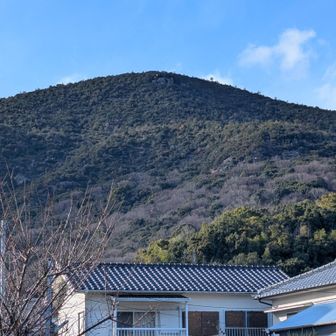 ビシャゴ岩の黄色の旗、目では見えました
