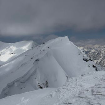 雪庇のスケールも大きい
