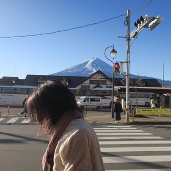 河口湖駅前、すでに富士山、登る前から絶景