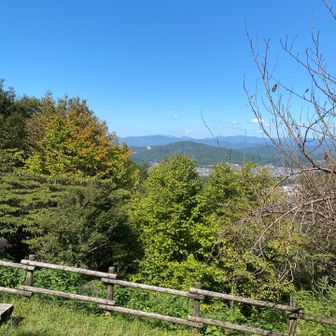 途中で珍しく団体さんが登っていましたが快く先行させていただきました。