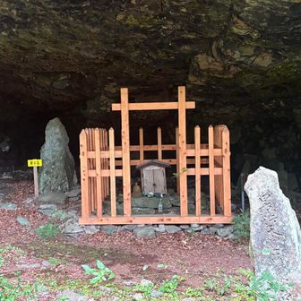 田代岩屋(中宮)到着
なんか厳格な感じ！
祈り石🪨、🙏にかなり時間かけた🙂‍↕️