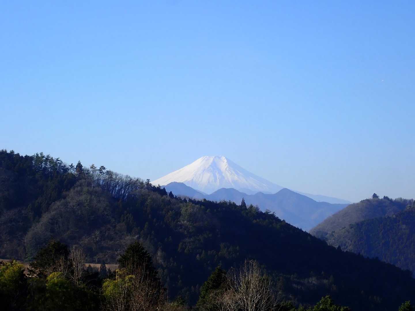 ほどなく歩くと本日の富士山🗻