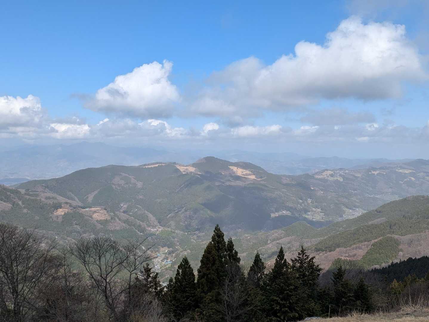両神山や八ヶ岳が見えるようです
今日は見えません