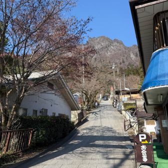 まずは妙義神社に向かいます