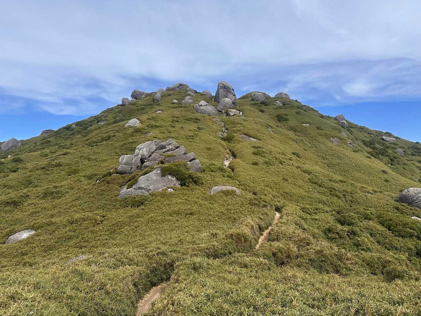 栗生岳を越えたら目の前に宮之浦岳。