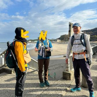 角田浜では小千谷のレジェンドやもうどさんが砂浜に大きな文字を描いて待っていくれました🤭

西蒲の山の事を自分達よりも詳しく知っています🎓