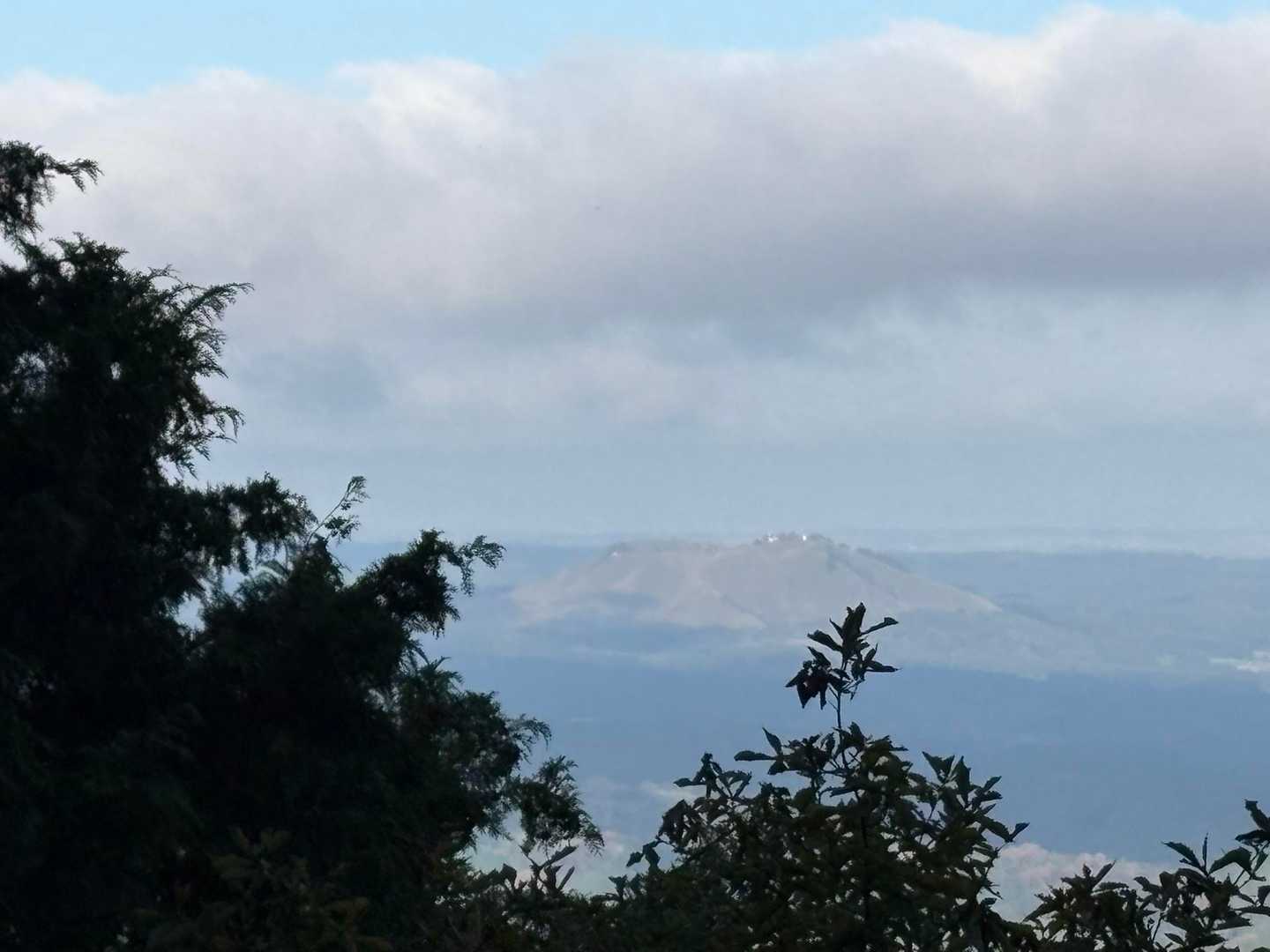 ん？ あれは荻岳？