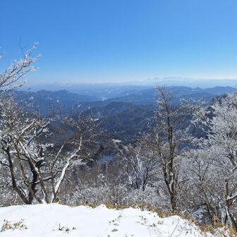 中岳山頂からの展望✨
左に由布岳・鶴見岳、右にくじゅう連山が見える。