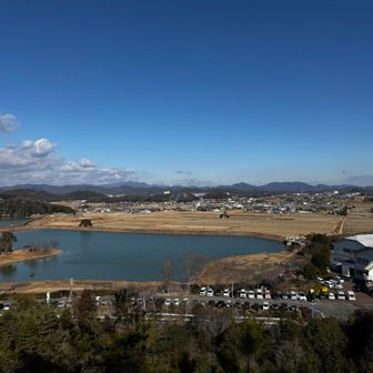 公民館横の駐車場に降りる