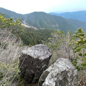 ゆるぎ岩、先端に行こうと思ったけどビビってやめた