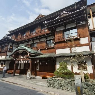 ひときわ趣のある建物がありました