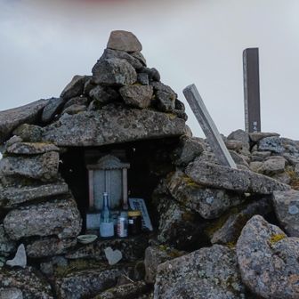 無事登れたお礼と無事下山出来ますようにお願いしました。