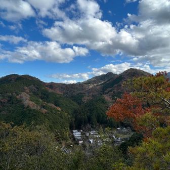 側川集落とカンザコ山、側川ノ頭、奥は高畑山かな？