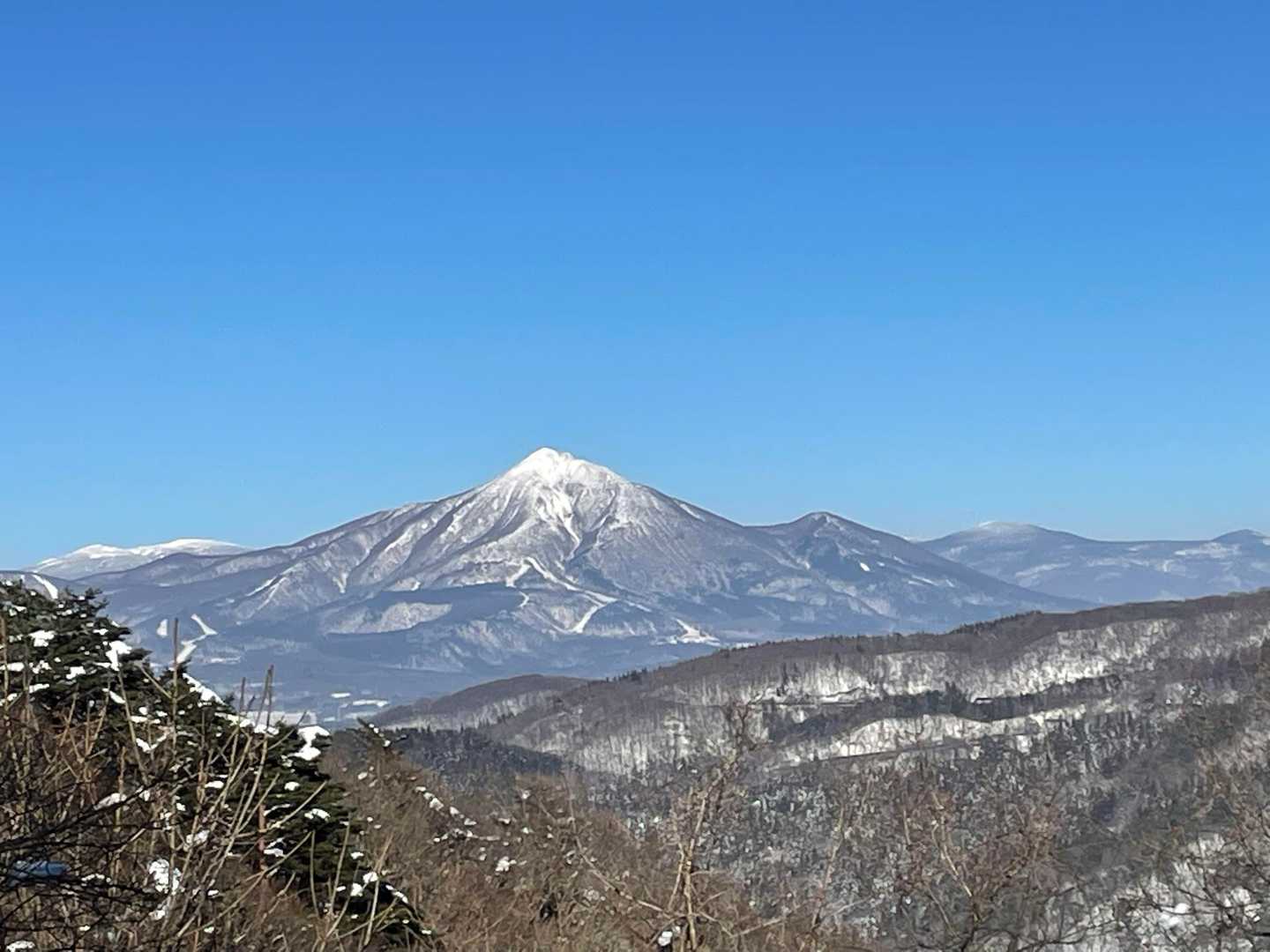 別名『会津富士』
その名に相応しく 素晴らしい佇まい👍