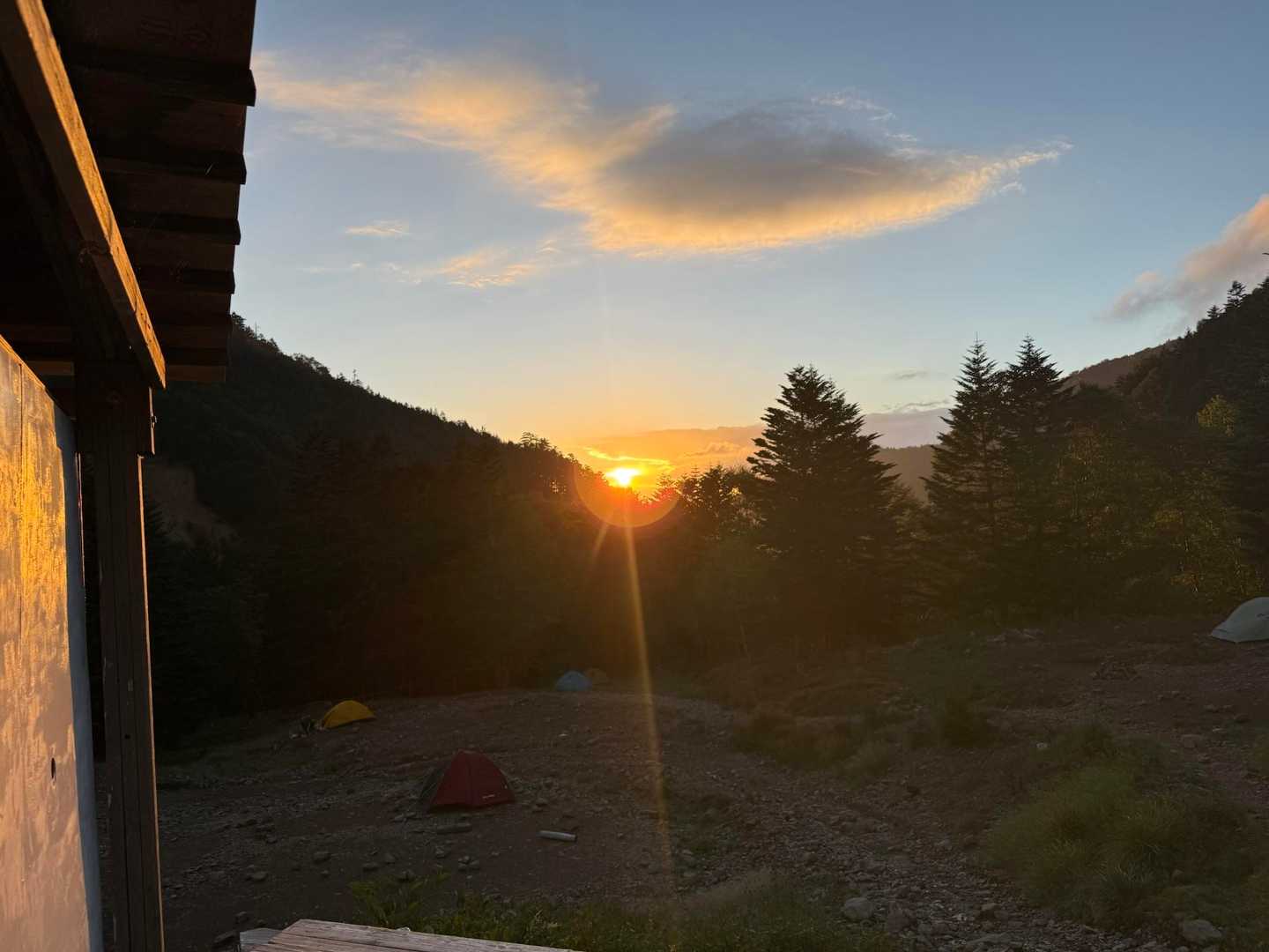赤岳鉱泉で夕日が沈みます