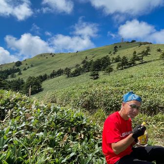 愛大堂ヶ森避難小屋分岐でカップ麺食べて