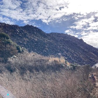 火山活動中の平成新山。地元では登山できるように検討中だとか。