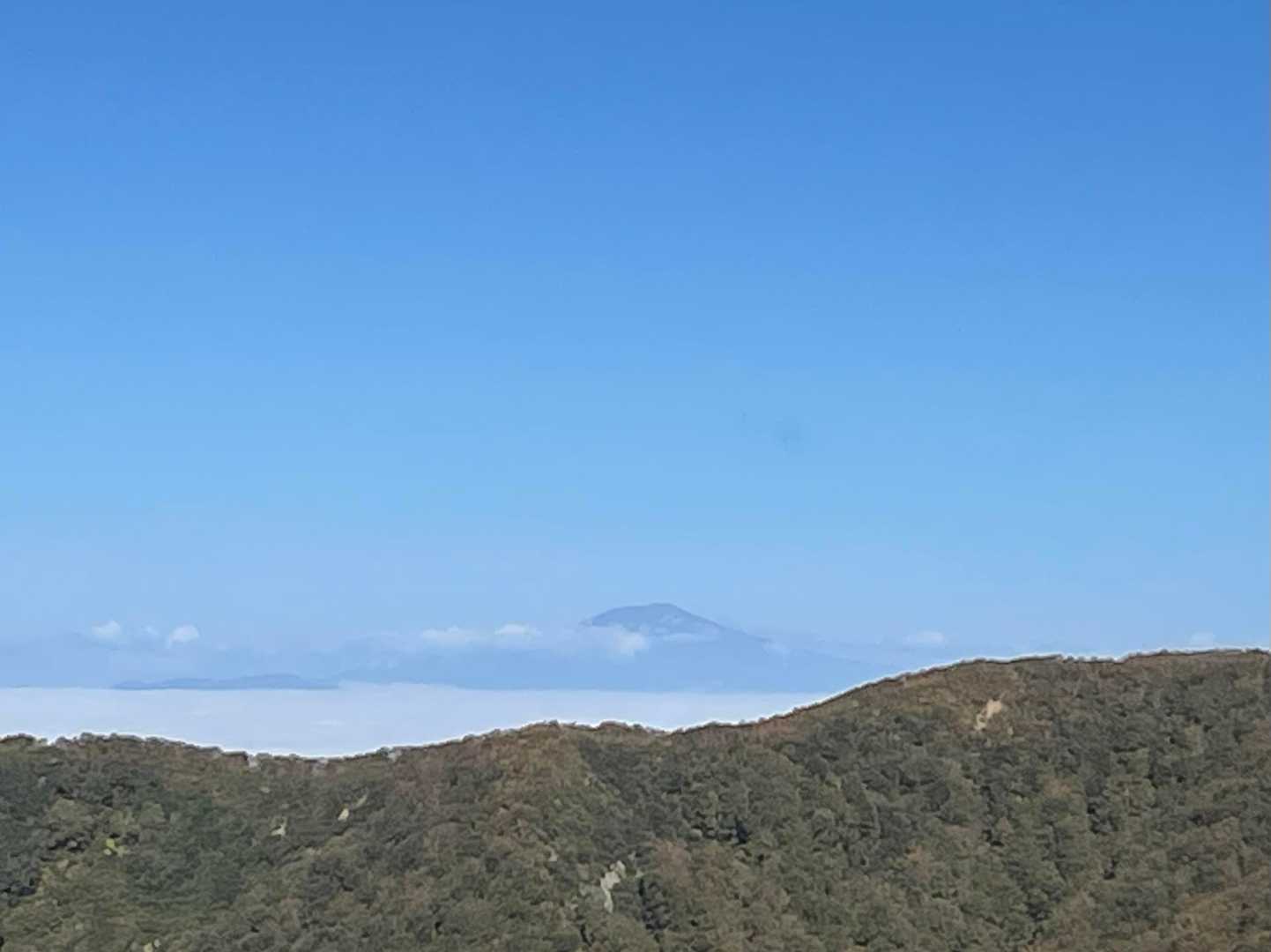 鳥海山、月山も栗駒も見えました