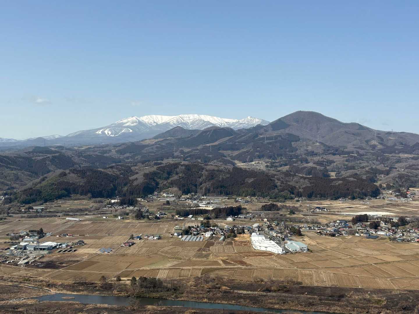 向かいに屏風岳＆青麻山✨