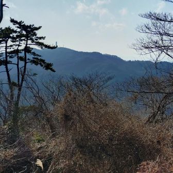 神峰山から見た高鈴山〜御岩山
