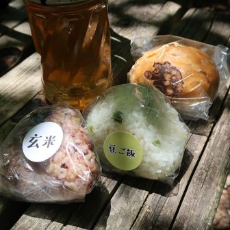 高尾駅の一言堂で買った今日のランチ🍙（🚃乗り換え時間ギリギリで焦ったー😂）
