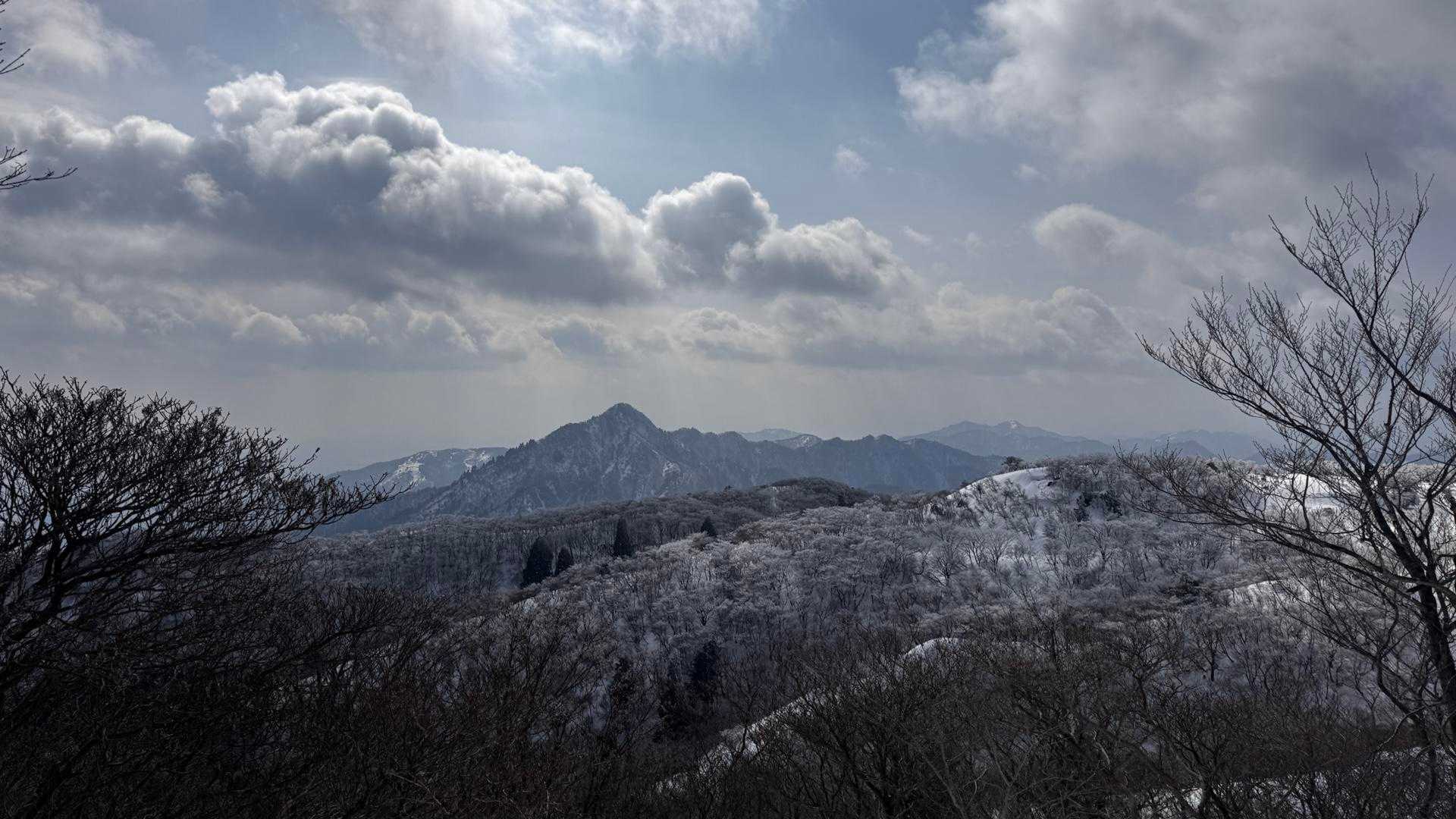  御在所ロープウェイ 山上公園駅-御在所岳 往復コースの写真