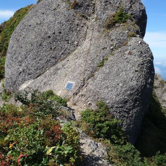 この岩壁を残された体力で登って帰れる気がしない