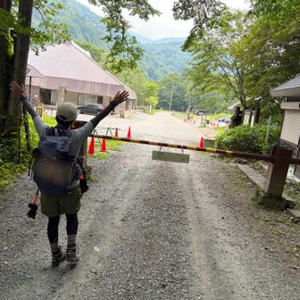 やったー40分歩きました🚶‍♀️
ちょー疲れました💦
なんとか戻ってこれて良かったです

ここでストレスフリーで飲んでたスポーツドリンクも、2.35ℓを全て飲み干しました👍
車の中にはクーラーボックスでキンキンに冷えた炭酸があるはずが、、、ぬるくなってました😭