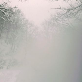 ゴーグルしてるとクッキリなんだけど、現実は真っ白