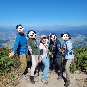 昨年9月
若須岳△で出逢って
そこからお山デートのお誘い貰って
仲良くなった４人さん😊🎵

(大陸飯店さん、まぁぶるちゃん、Yamariちゃん、さたちーん)

この4人ホント仲良くって
ムードメーカーなのです💕

「まぁぶりんぐ結成1周年記念」のお山旅🍁楽しみにしてるねー🥰❣️