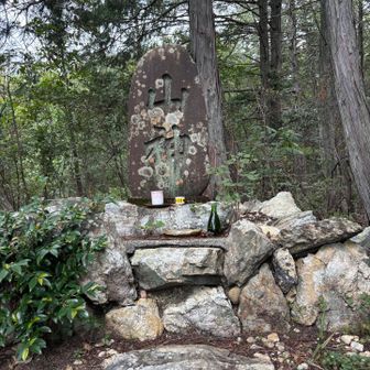 すぐのところに山神様が祀られていました！